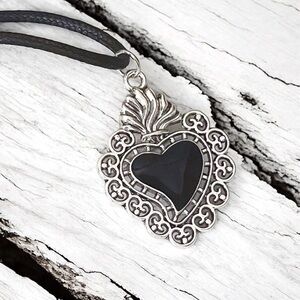 5 For $25💫Alternative Filigree Black Heart Pendant Necklace